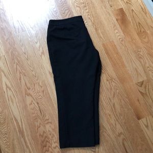 Women’s dress capris. Apt 9. Size 8. Black